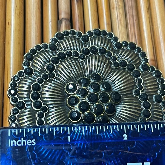 VINTAGE NEW BELT BUCKLE BLACK RHINESTONE ENCRUSTED BRONZE FLOWER MEDALLION HUGE - Picture 3 of 5